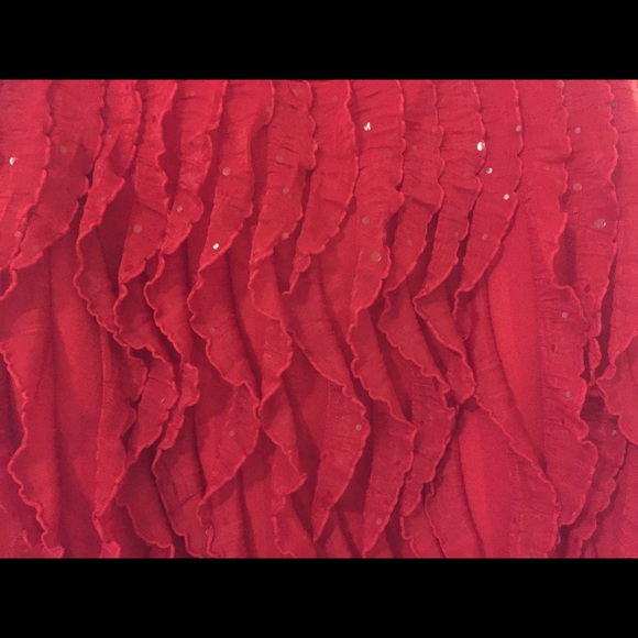 Sleeveless Red Blouse with Ruffles - Picture 3 of 4